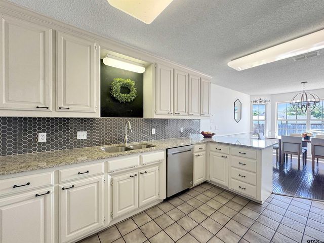 619 Winchester Dr., Chandler, TX 75758