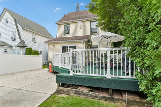 27 Juniper Avenue, Mineola, NY 11501
