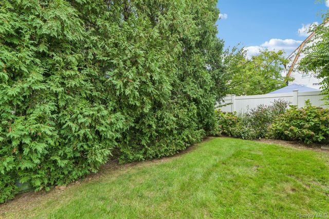 27 Juniper Avenue, Mineola, NY 11501