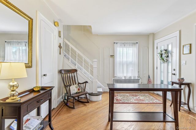 27 Juniper Avenue, Mineola, NY 11501