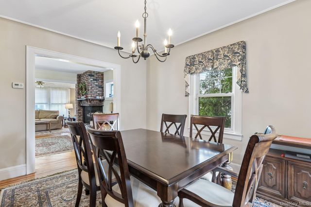 27 Juniper Avenue, Mineola, NY 11501