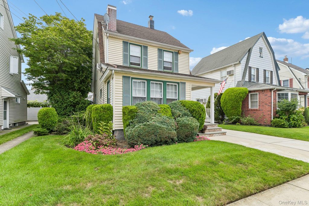 27 Juniper Avenue, Mineola, NY 11501 — photo 2