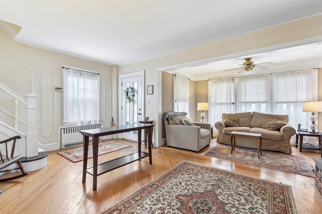 27 Juniper Avenue, Mineola, NY 11501 — photo 4