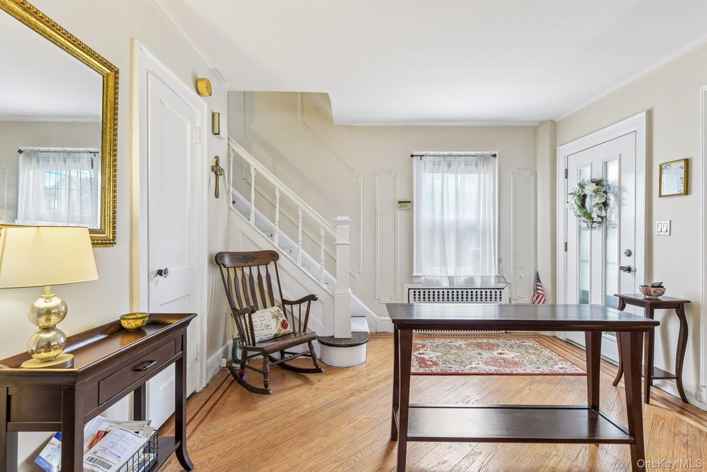 27 Juniper Avenue, Mineola, NY 11501 — photo 5