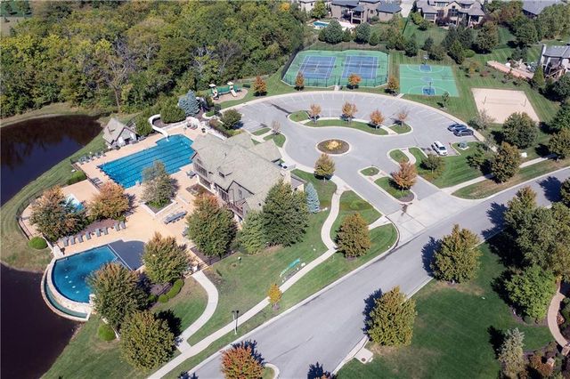 16524 Lucille Street, Overland Park, KS 66221