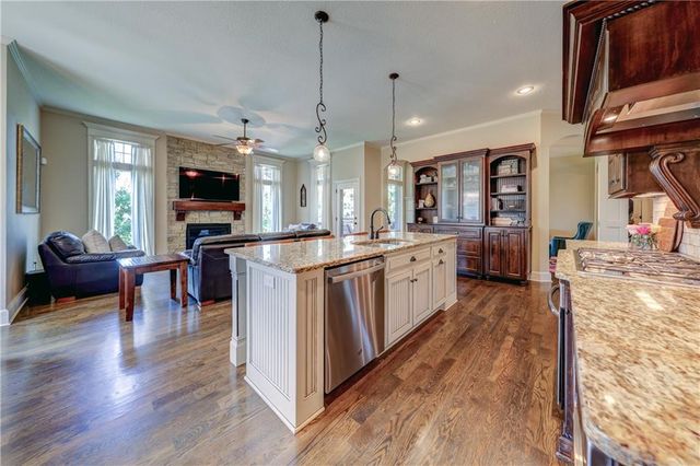 16524 Lucille Street, Overland Park, KS 66221