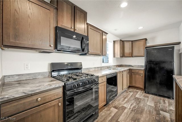 348 Robin Drive, Elyria, OH 44035