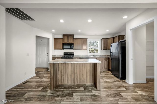 348 Robin Drive, Elyria, OH 44035