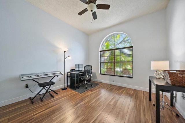 4732 MEADOWVIEW CIRCLE, Sarasota, FL 34233