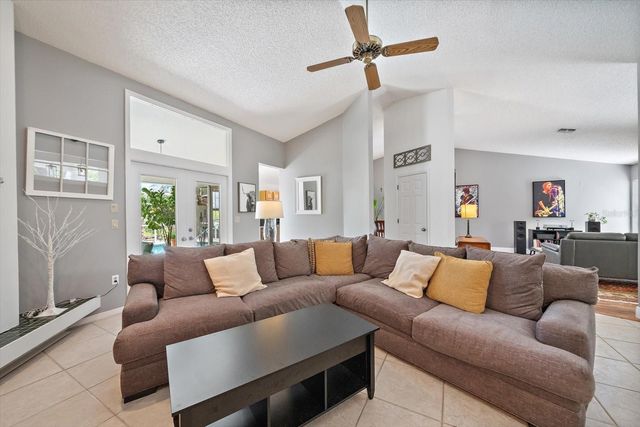 4732 MEADOWVIEW CIRCLE, Sarasota, FL 34233