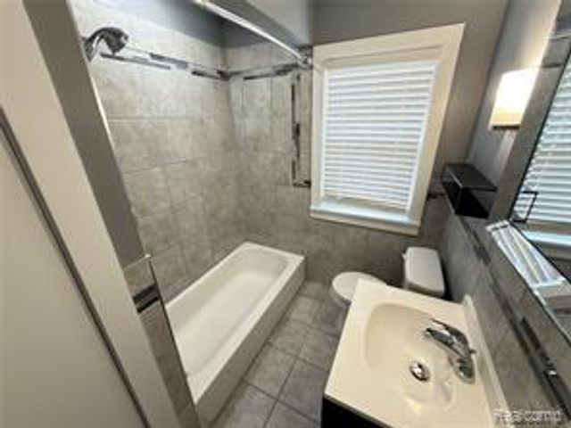 15 Forest Street, River Rouge, MI 48218