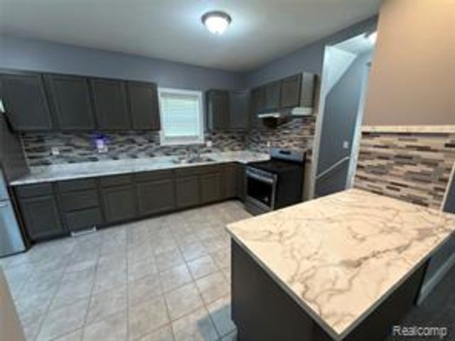 15 Forest Street, River Rouge, MI 48218