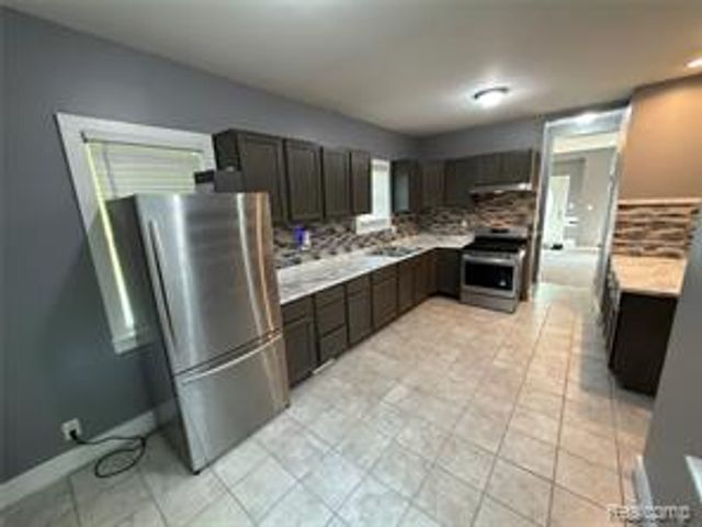 15 Forest Street, River Rouge, MI 48218