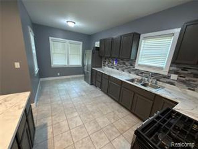 15 Forest Street, River Rouge, MI 48218