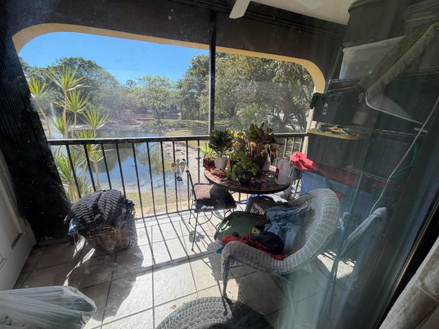 906 SW 9th Street Circle 207, Boca Raton, FL 33486