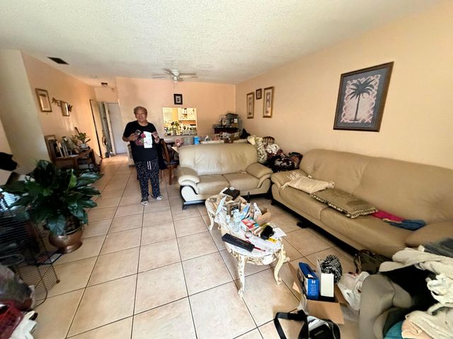 906 SW 9th Street Circle 207, Boca Raton, FL 33486