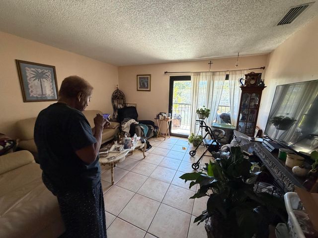 906 SW 9th Street Circle 207, Boca Raton, FL 33486