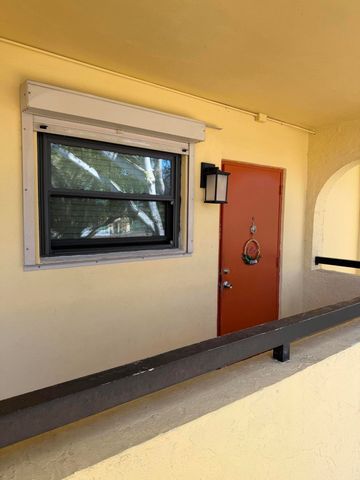 906 SW 9th Street Circle 207, Boca Raton, FL 33486