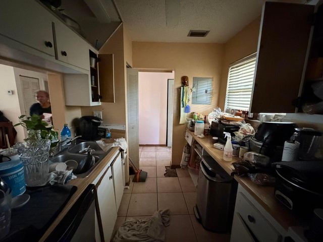 906 SW 9th Street Circle 207, Boca Raton, FL 33486