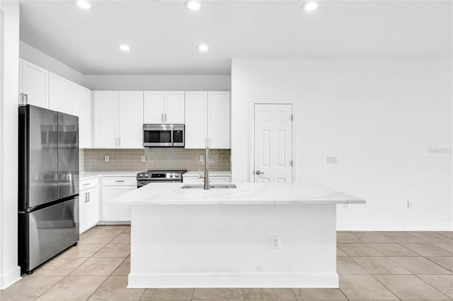 8424 NANDINA DRIVE, Sarasota, FL 34240
