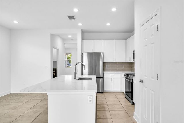 8424 NANDINA DRIVE, Sarasota, FL 34240