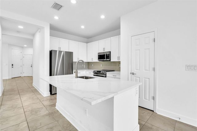 8424 NANDINA DRIVE, Sarasota, FL 34240