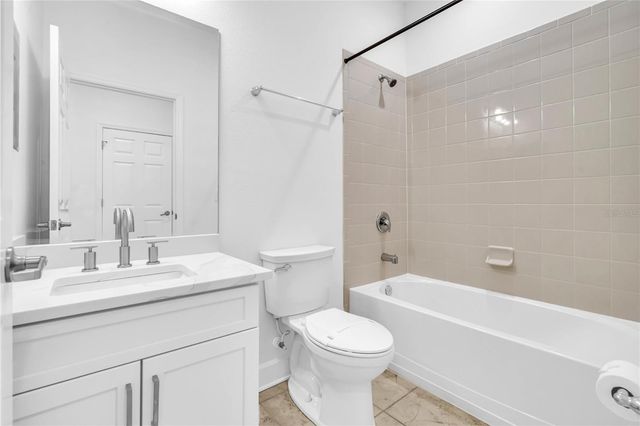 8424 NANDINA DRIVE, Sarasota, FL 34240