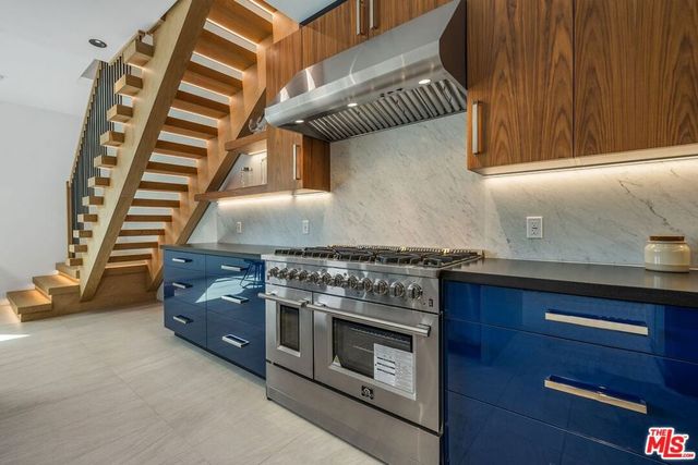 212 Bay Street 102, Santa Monica, CA 90405