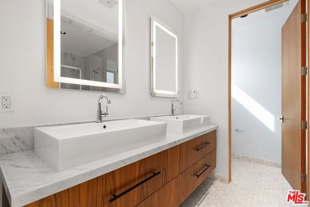 212 Bay Street 102, Santa Monica, CA 90405