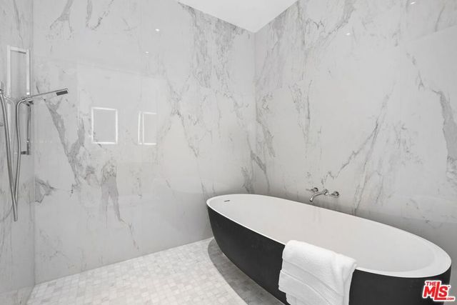 212 Bay Street 102, Santa Monica, CA 90405