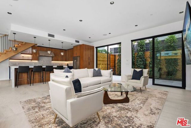 212 Bay Street 102, Santa Monica, CA 90405