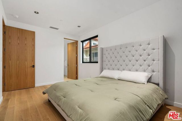 212 Bay Street 102, Santa Monica, CA 90405