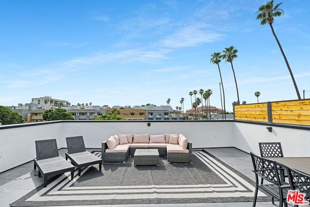 212 Bay Street 102, Santa Monica, CA 90405