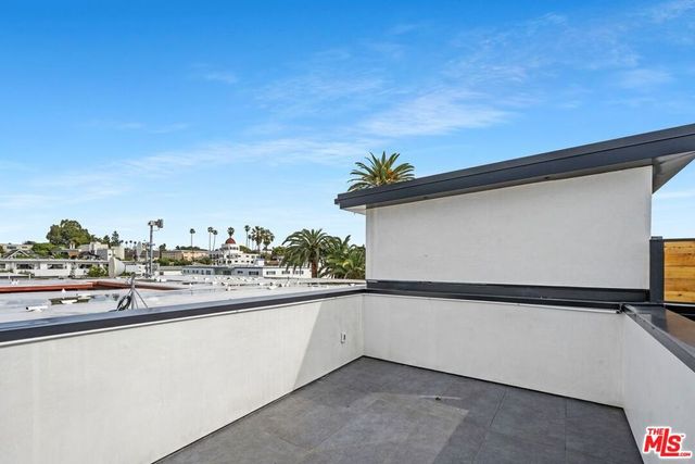 212 Bay Street 102, Santa Monica, CA 90405