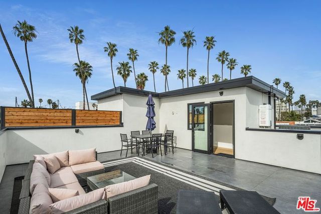 212 Bay Street 102, Santa Monica, CA 90405