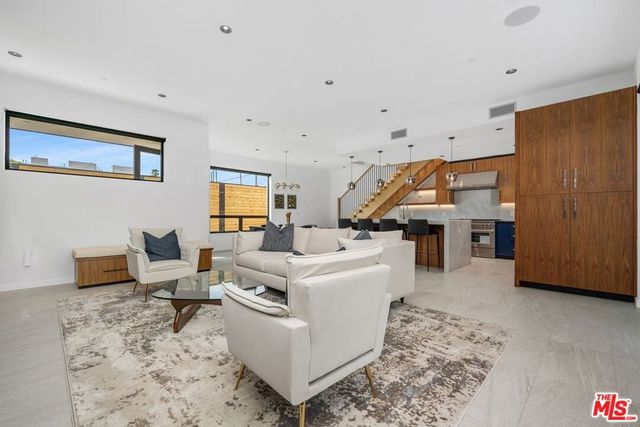 212 Bay Street 102, Santa Monica, CA 90405