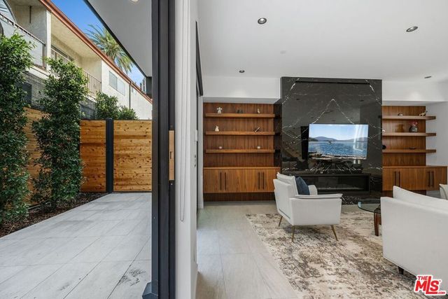 212 Bay Street 102, Santa Monica, CA 90405