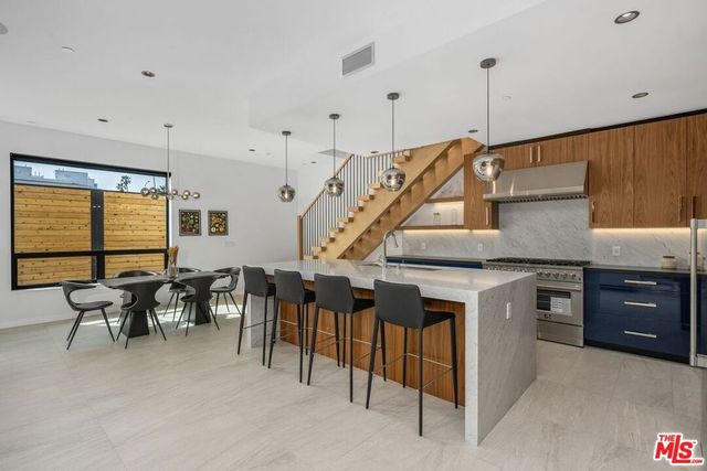 212 Bay Street 102, Santa Monica, CA 90405