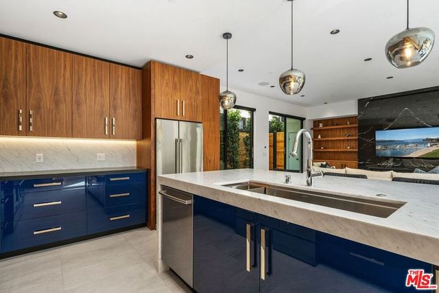 212 Bay Street 102, Santa Monica, CA 90405