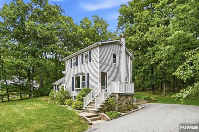 312 Lakeview Drive, Newton, NJ 07860