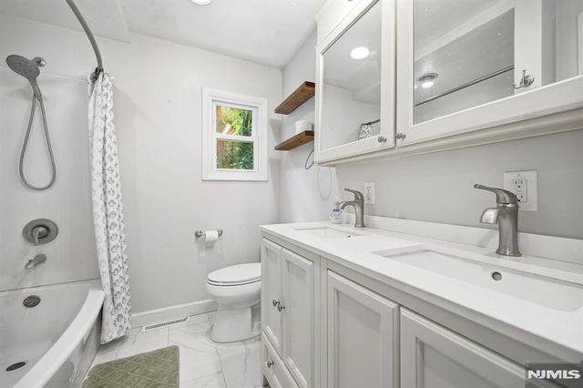 312 Lakeview Drive, Newton, NJ 07860