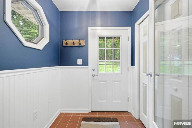 312 Lakeview Drive, Newton, NJ 07860