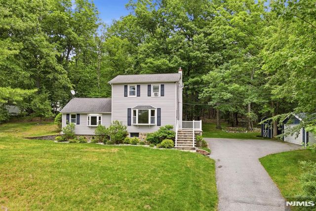 312 Lakeview Drive, Newton, NJ 07860