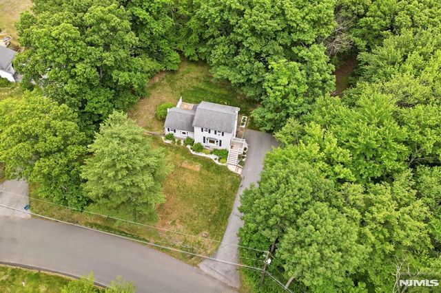 312 Lakeview Drive, Newton, NJ 07860