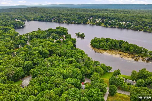 312 Lakeview Drive, Newton, NJ 07860