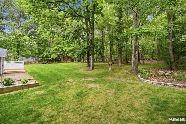 312 Lakeview Drive, Newton, NJ 07860