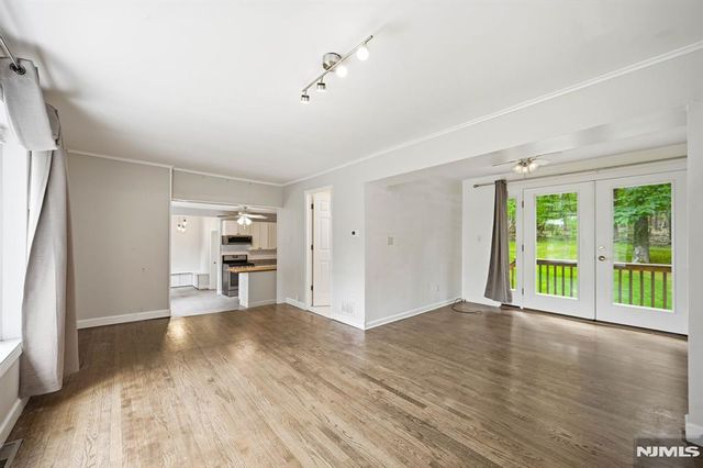 312 Lakeview Drive, Newton, NJ 07860