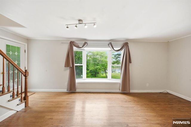 312 Lakeview Drive, Newton, NJ 07860