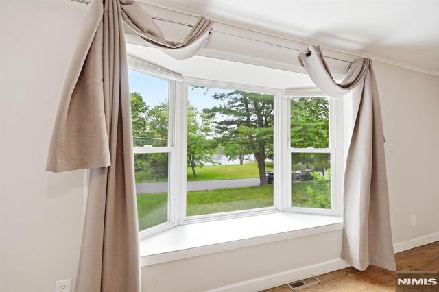 312 Lakeview Drive, Newton, NJ 07860