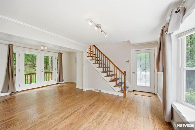 312 Lakeview Drive, Newton, NJ 07860